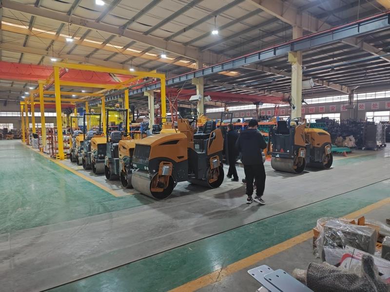 小型壓路機價格不能盲從，先把知識來學起！